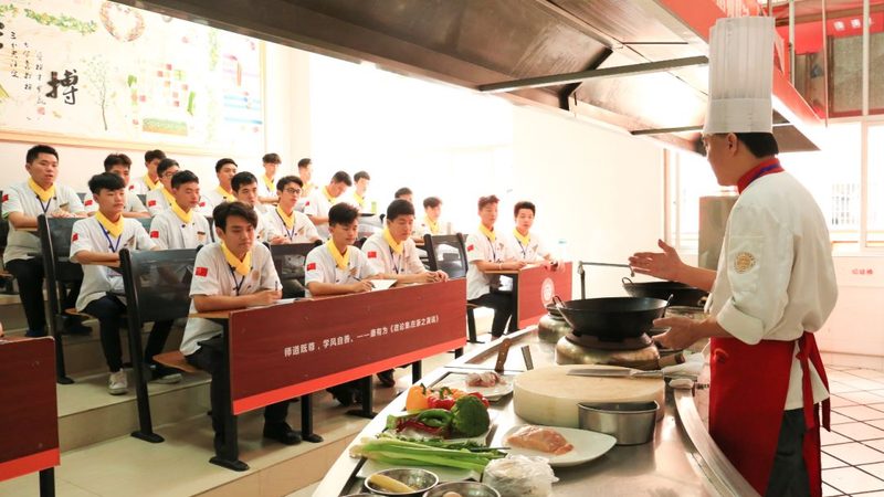 食品代工合同：条款对比与关键考量