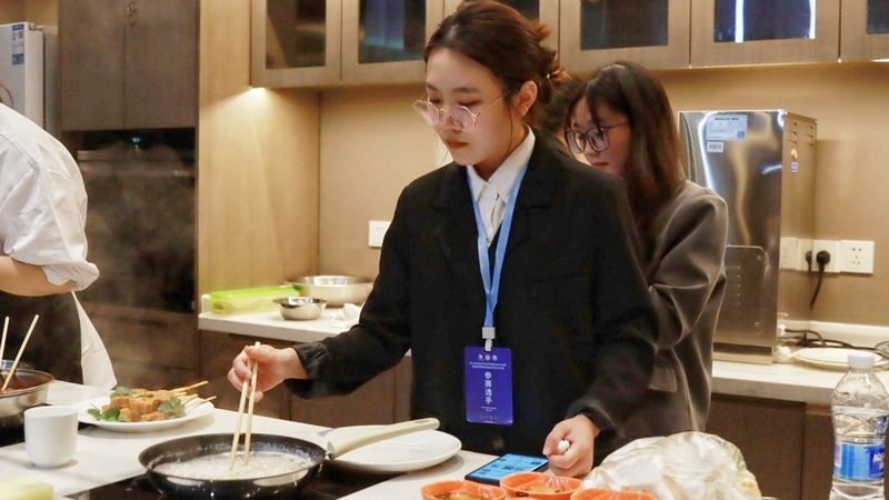 小包装零食代工格局：谁在掌控生产端的隐形冠军